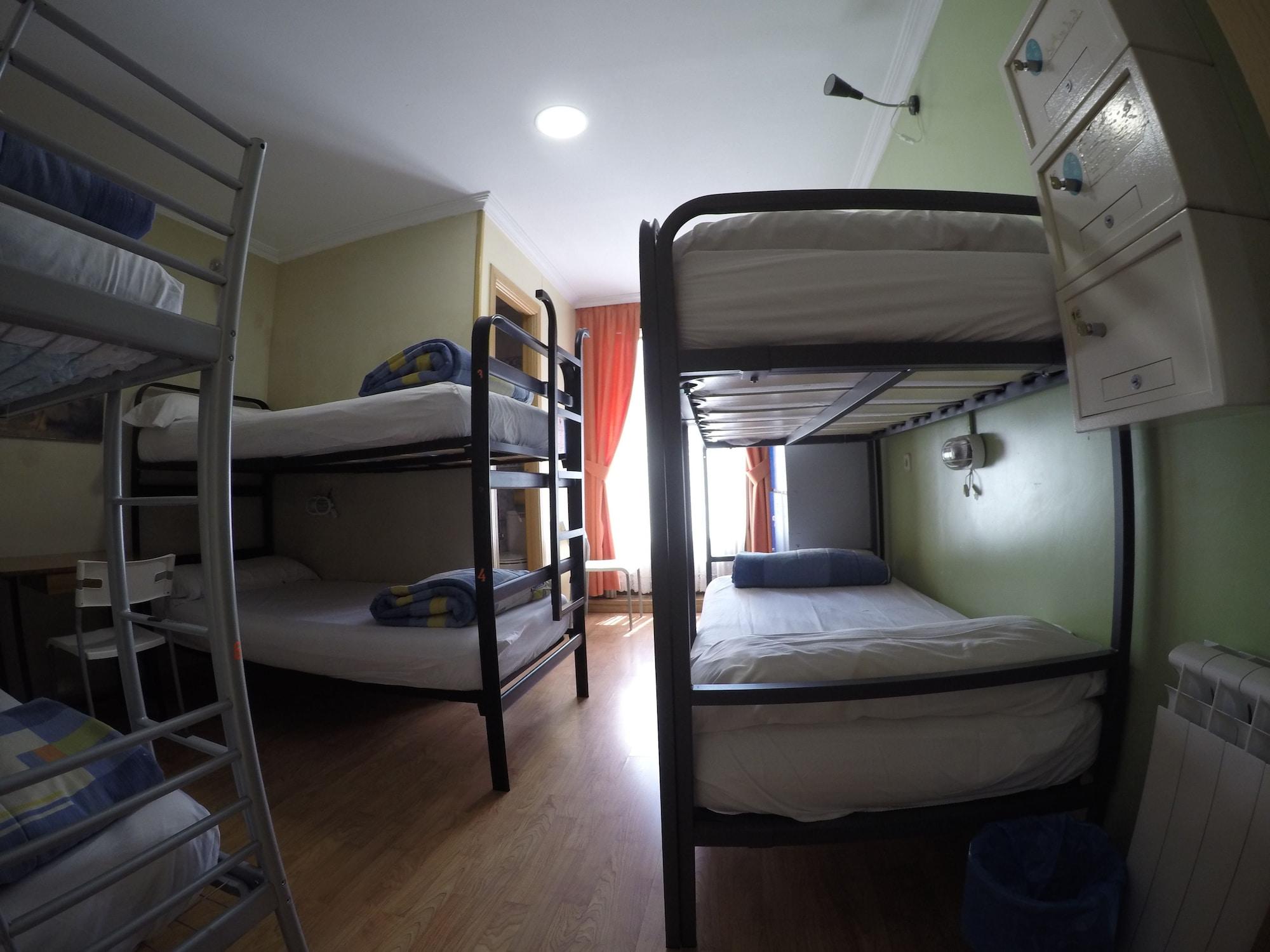 Rc Miguel Angel Hostel Madrid Luaran gambar Hostel in Madrid, Spain