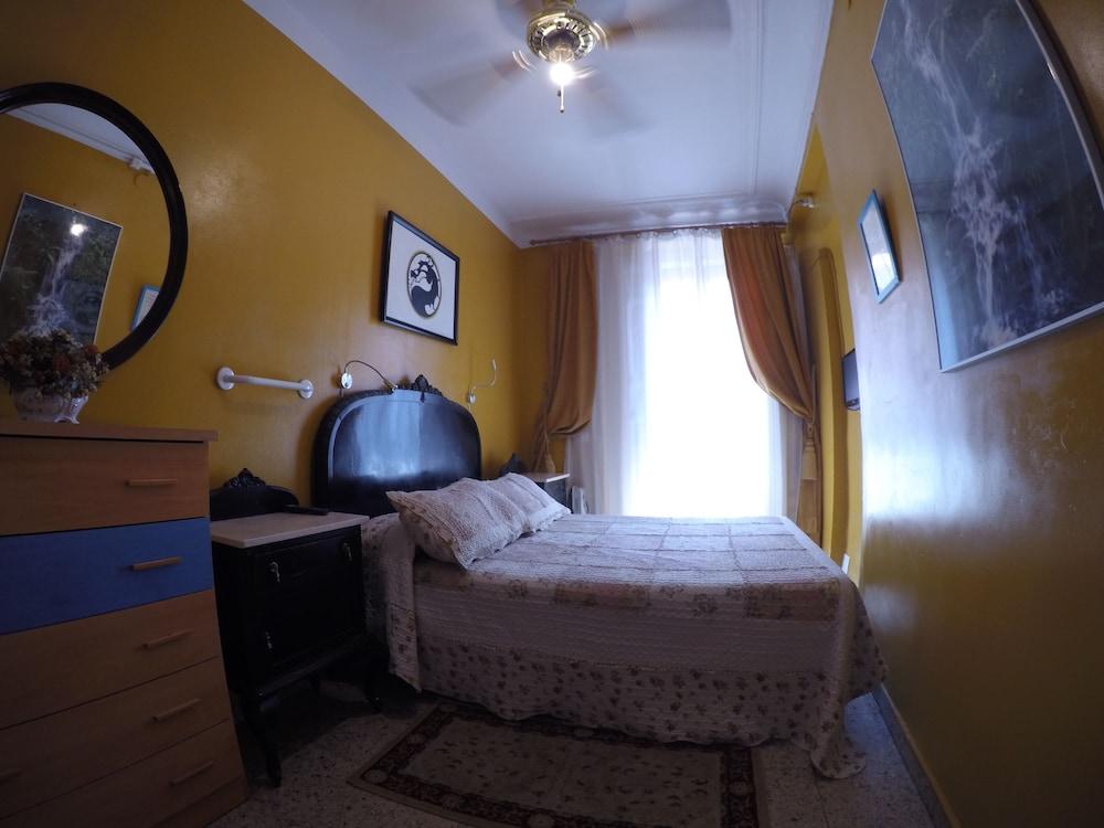 Rc Miguel Angel Hostel Madrid Luaran gambar A room at the hotel