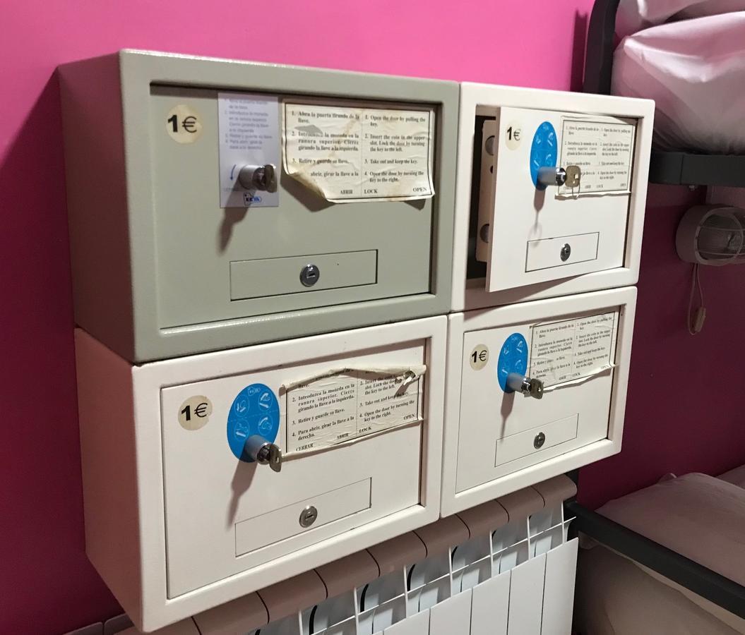 Rc Miguel Angel Hostel Madrid Luaran gambar Private mailboxes in a French post office